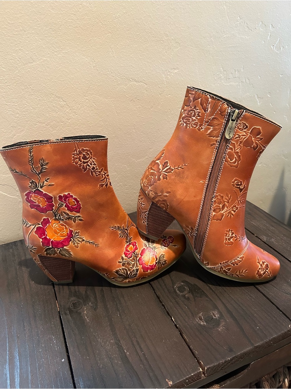 Spring Step L’Artiste Folka Size 37 Leather Embossed Ankle Boot